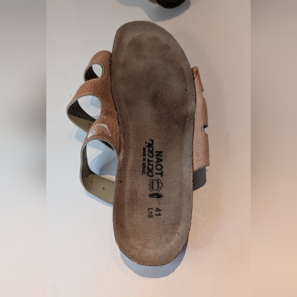 Naot Women's Tan Slide Sandals - Picture 4 of 5